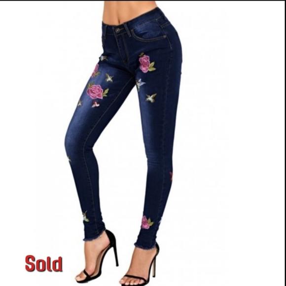 Denim - 🔥 Rose Embroidered Frayed Ankle Skinny Jeans